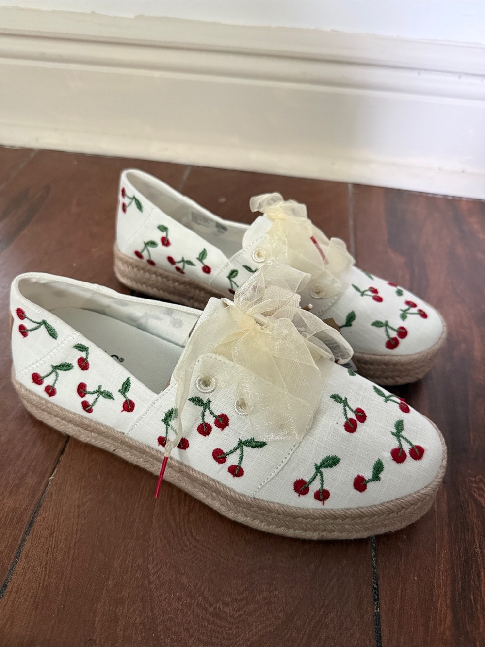 Toms Cream Canvas Cherry Embroidered Espadrille Sneakers - Picture 4 of 10